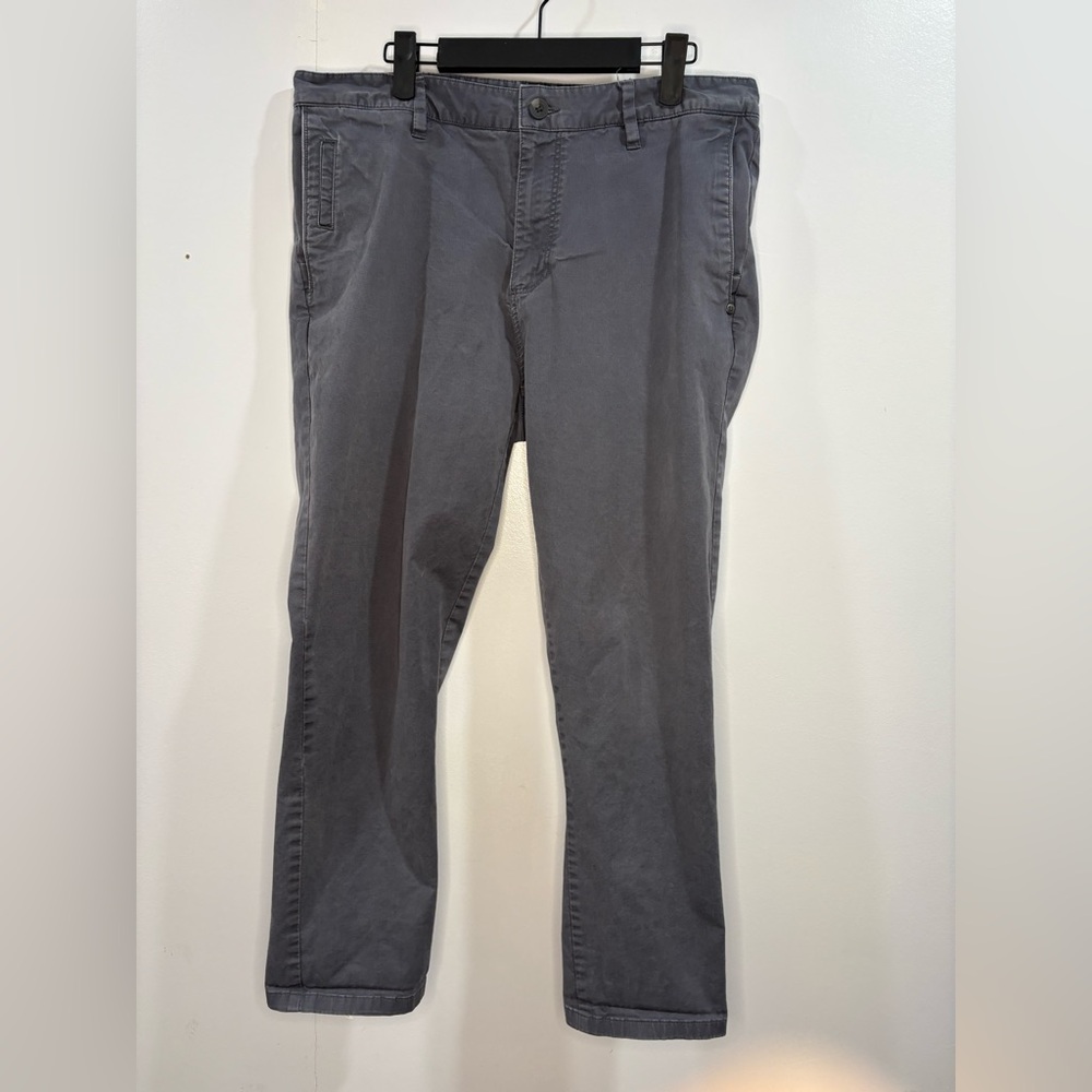 Men's Vuori Chinos Size 36